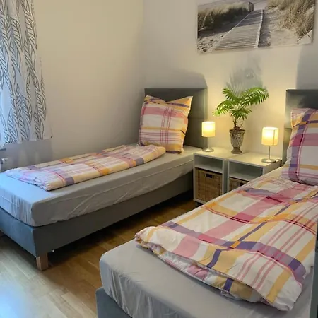 Ganz Nah Am Foerderturm Zeche Zollverein * إسن